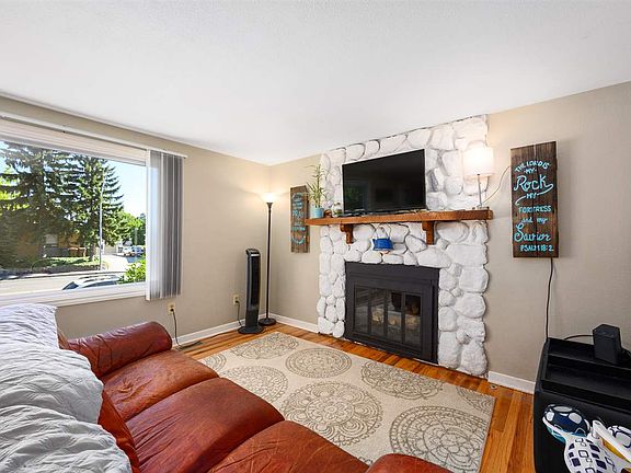 5th image of 2608 W Wellesley Ave