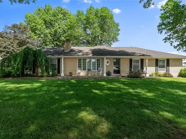 206 E Dauxville Dr, Richmond, MO 64085