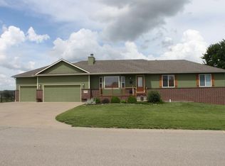 4224 Niblick Dr, Winfield, KS 67156