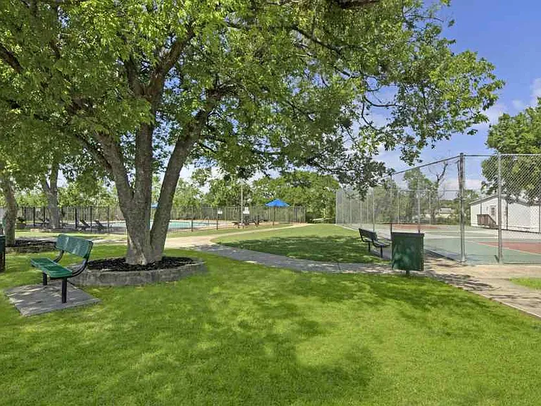1001 Hummingbird Dr — Photo 6