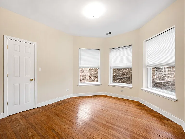 4934 S King Dr #2 — Photo 5