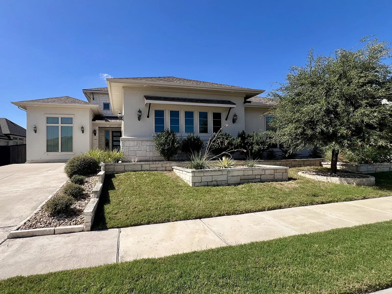4 bed, 3.5 bath, 3424 sqft, $4,000 — Photo 1