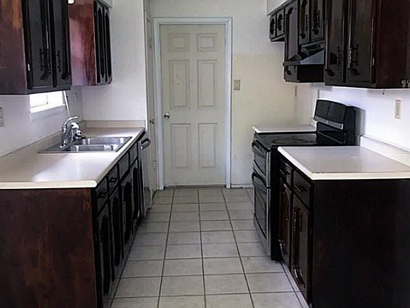 4th image of 16315 Forest Bend Ave