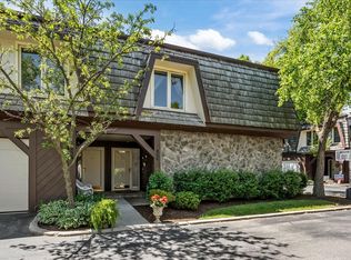 1569 Winnetka Rd, Glenview, IL 60025