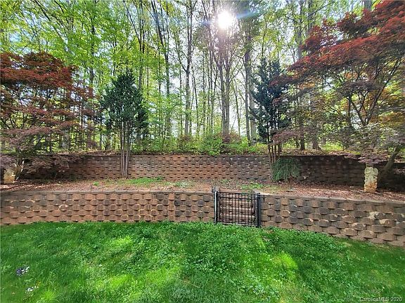 3rd image of 124 Fernbrook Dr