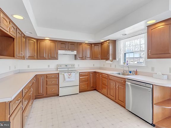 4th image of 801 Chestnut Hill Dr