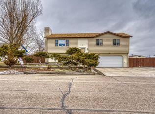 37 Constitution Dr, Gillette, WY 82716