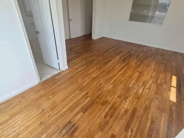 (undisclosed Address), Far Rockaway, NY 11693