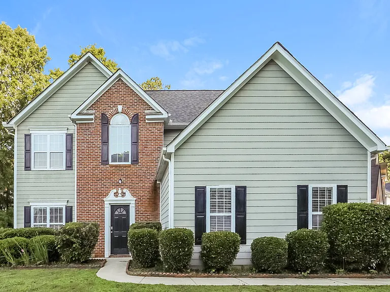 135 Greenland Dr — Photo 1