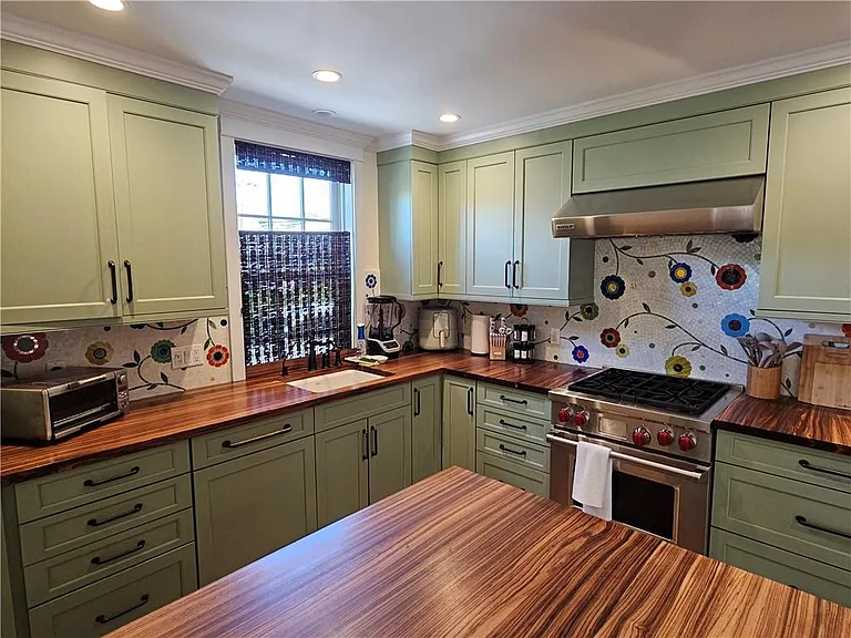 209 Coggeshall Ave — Photo 16