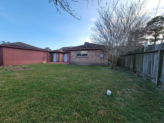 3rd image of 7102 Bahia Ln