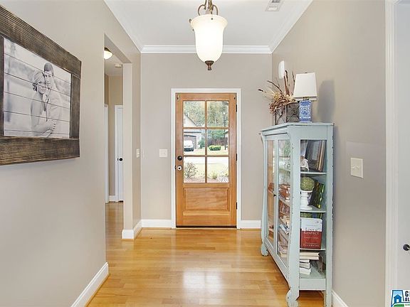 3rd image of 104 Weeping Cir