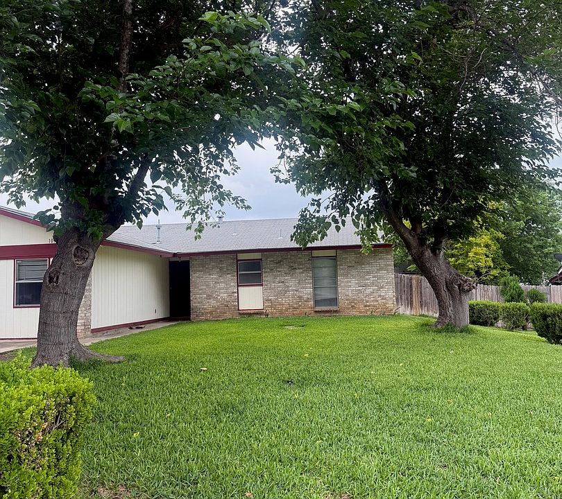1st image of 1074 Honeytree St