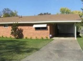 8906 Cloverhill Rd, Little Rock, AR 72205