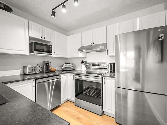 5th image of 717 Aspen Rd #30