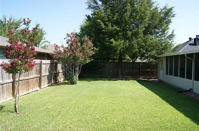 1st image of 322 River Oaks Ln