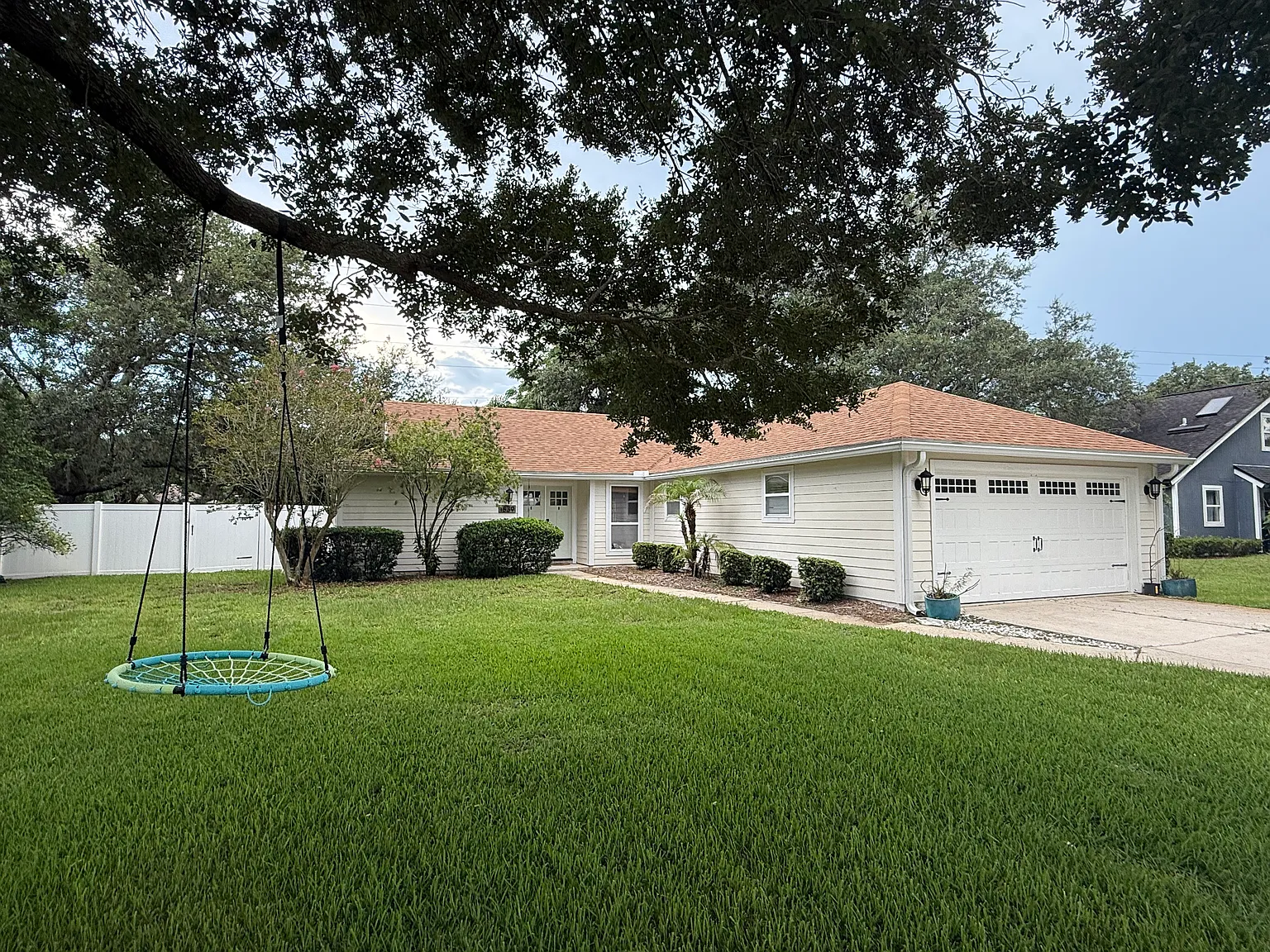 3 bed, 1444 sqft, $3,200 — Photo 2