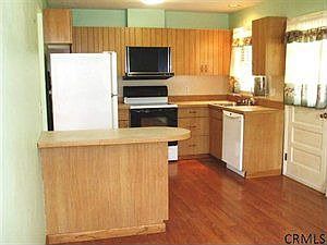 5th image of 4 Meadowlark Ln