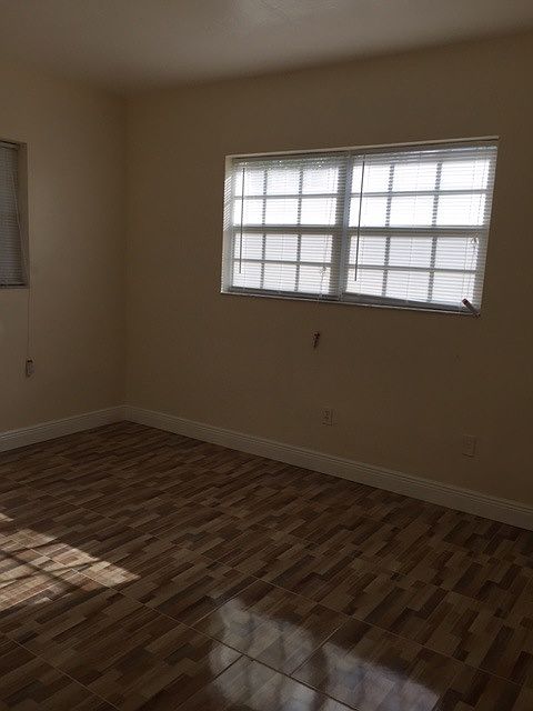 1st image of 511 NE 172nd St