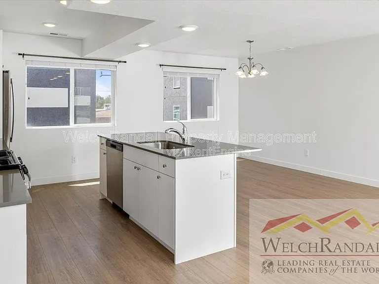 82 E Weekes Way — Photo 10
