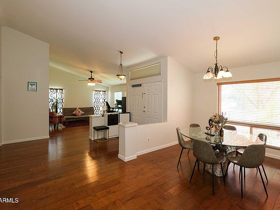 3rd image of 736 N Roosevelt Ave