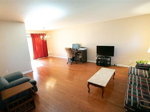 5th image of 940 Bristol Ln