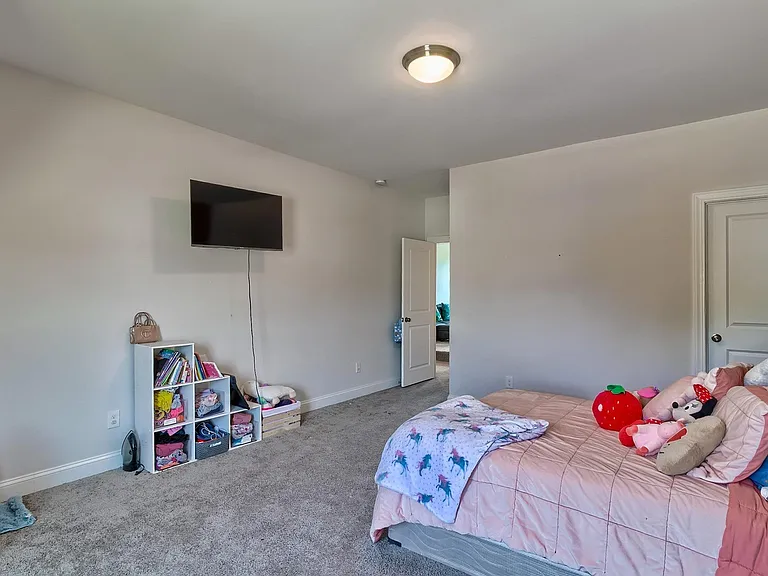 558 Mahonia Rd — Photo 35