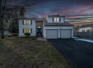 36 Oak Grove St, Manchester, CT 06040