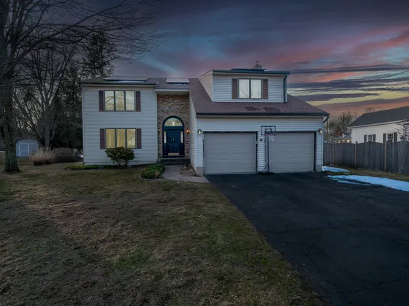 36 Oak Grove Street, Manchester, CT 06040