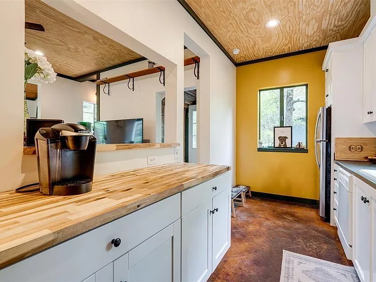 112 Boulder Ln — Photo 4