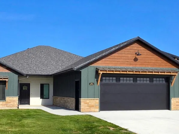 1534 Hannah Ln, Aberdeen, SD 57401