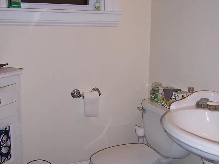 1st floor 1/2 Bath