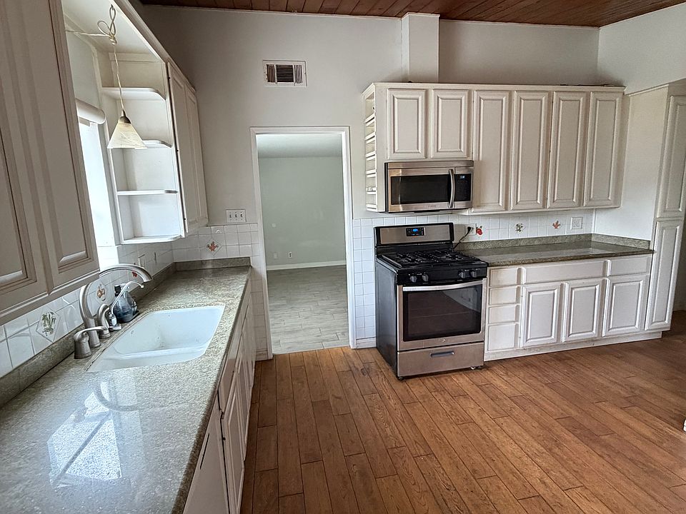 1st image of 718 Center Ave