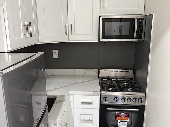 2nd image of 250 W 100th St #1207