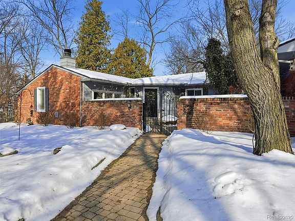 3rd image of 1063 Avon Cir E