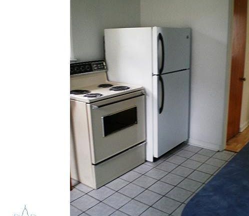 5th image of 561 E Lexington Ave