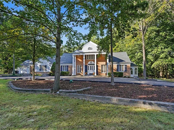 1455 Woodland Ln, Silver Lake, OH 44224