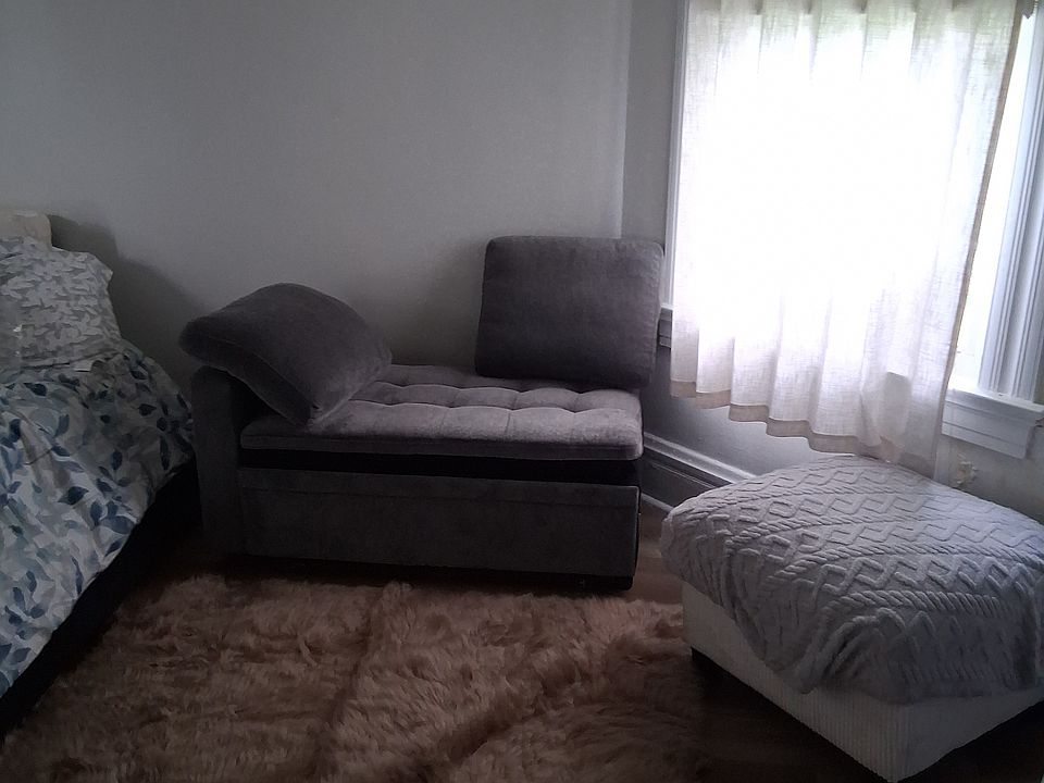 2nd image of 1239 Yarmouth Ave