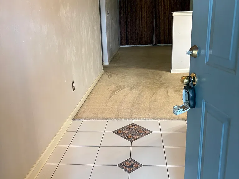 460 Merlin Ct — Photo 2