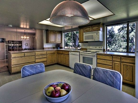 Seller is leaving all the appliances.