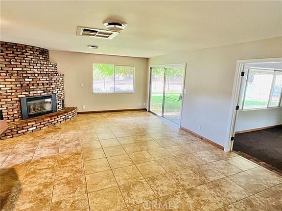 5th image of 400 Oakvale Ave