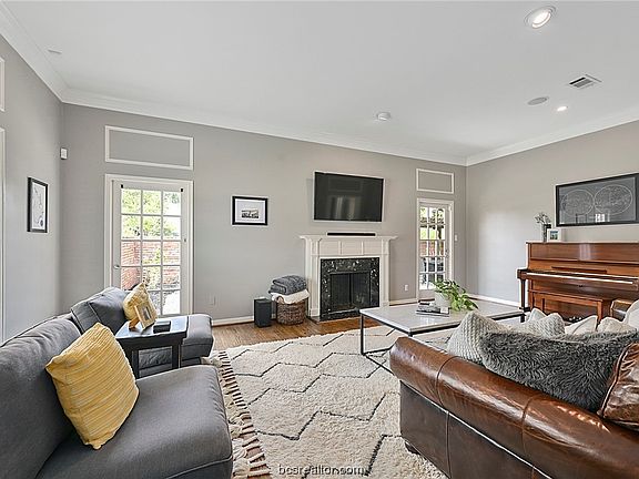 4th image of 804 Lee Hollow Dr