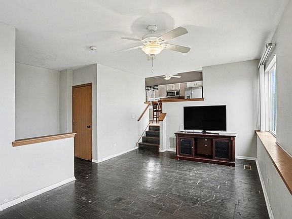 3rd image of 909 Mission Blvd