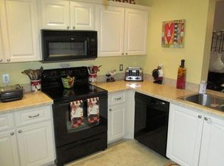 708 Lakeview Dr E, Royal Palm Beach, FL 33411