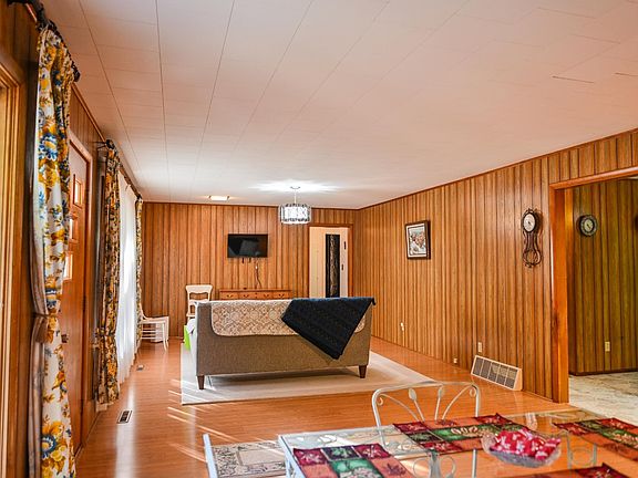 4th image of 7728 Meadow Ln