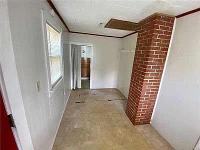 2nd image of 109 Crysler St