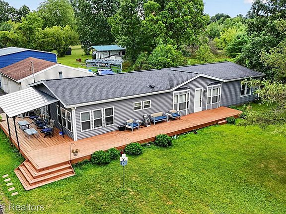 3rd image of 11935 Beardslee Rd