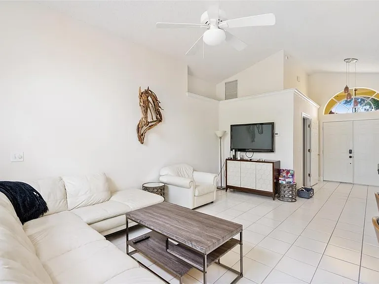 2606 Bedford Mews Dr — Photo 4