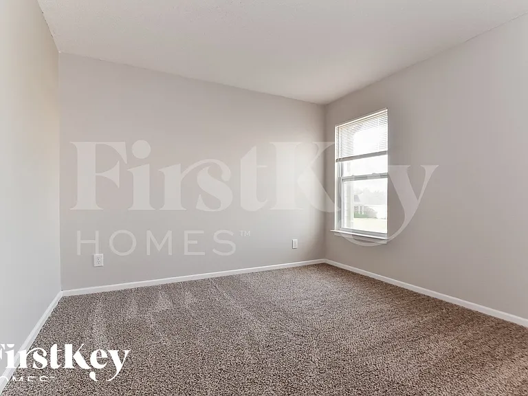 1912 Founders Dr — Photo 7