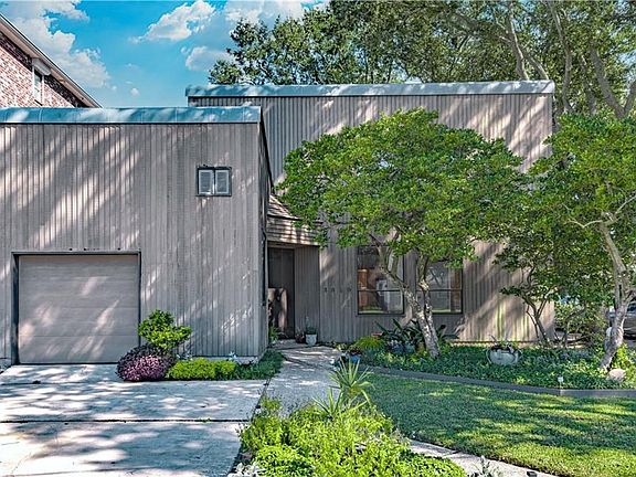 3rd image of 3929 Edenborn Ave